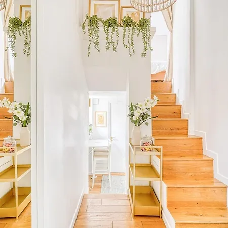 Apartment Unique, Palace Of And Train Station