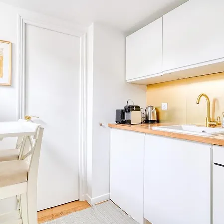 Unique, Palace Of And Train Station Apartment