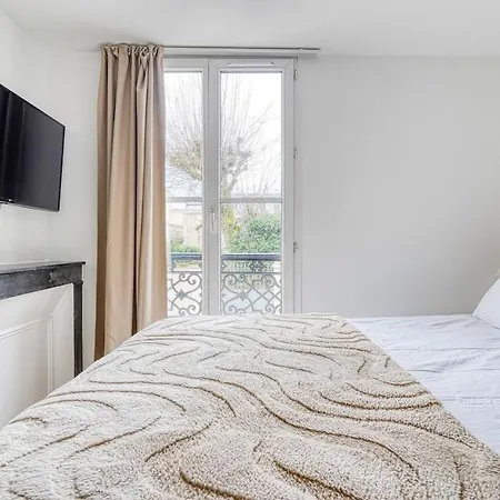 Unique, Palace Of And Train Station Apartment *